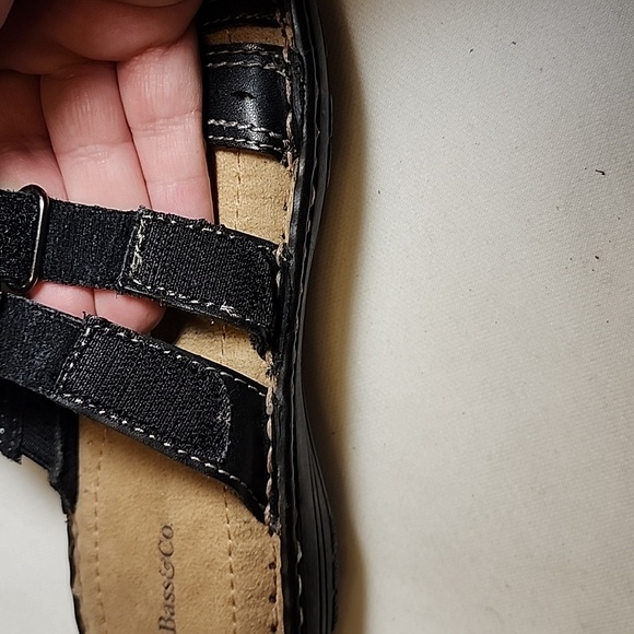 G.H. Bass & Co. leather slip on sandals with adjustable straps size 7.5 - Picture 8 of 12